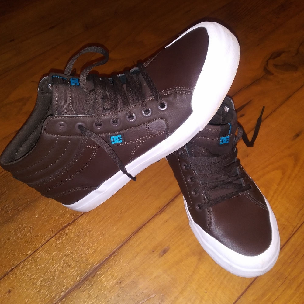 Shoes - Picture 5 of 9